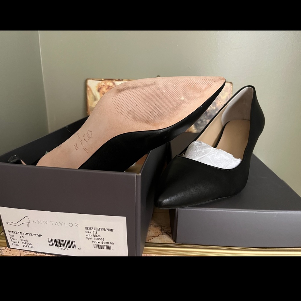 Anna Taylor “REESE LEATHER PUMP”